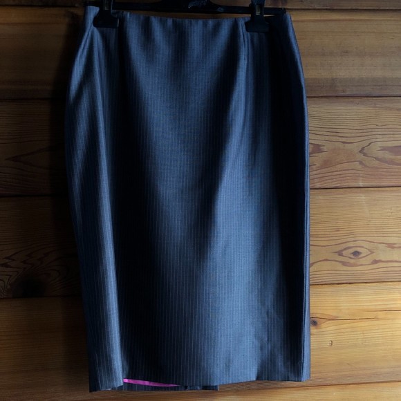 Escada dark grey with vertical pink stripes wool/silk blend skirt, size 38 - Picture 3 of 11
